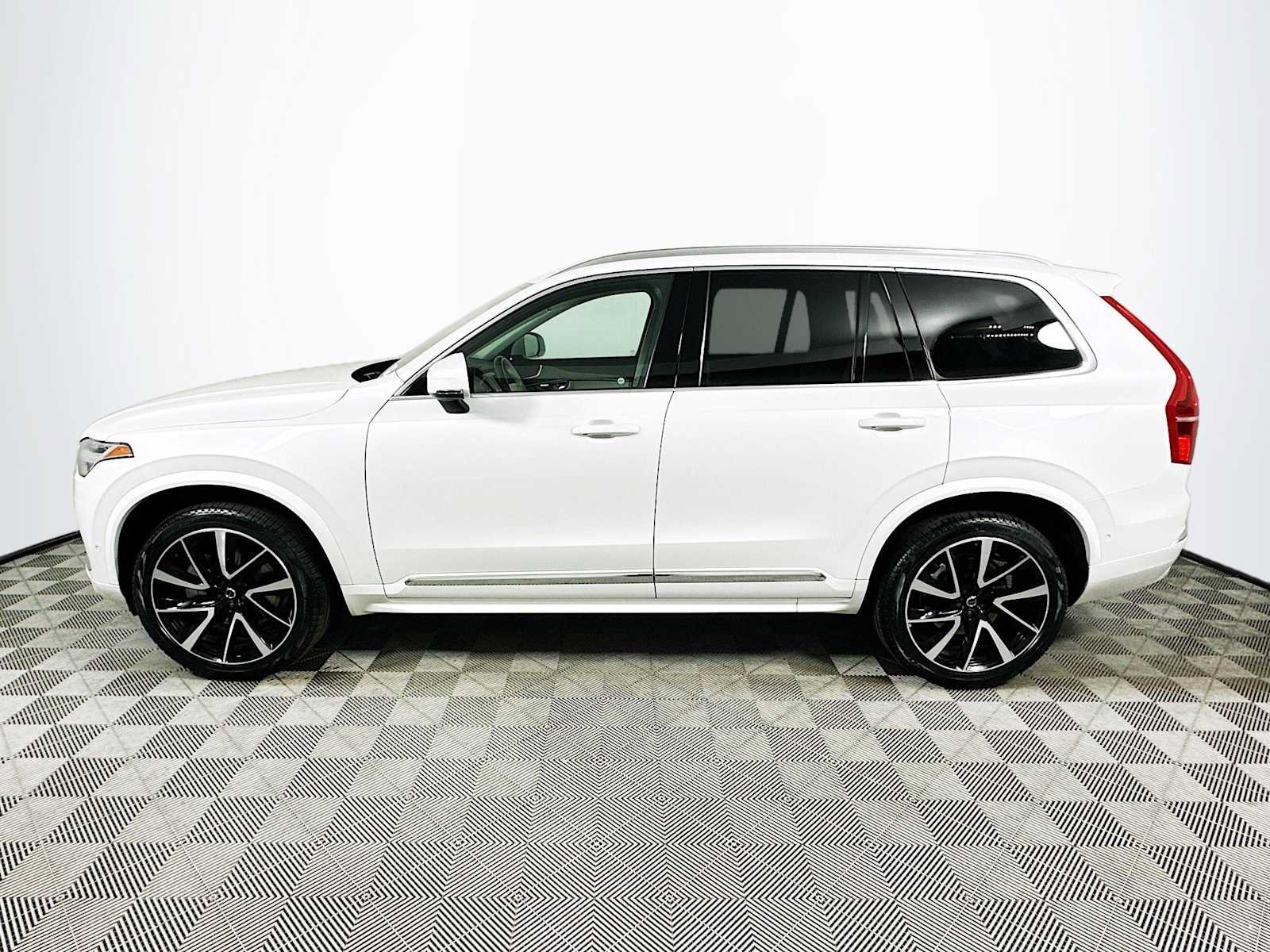 Used 2023 Volvo XC90 B5 Plus AWD/4WD image 4