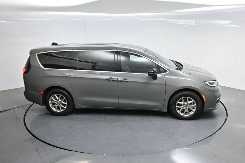 Used 2025 Chrysler Pacifica Select FWD image 60