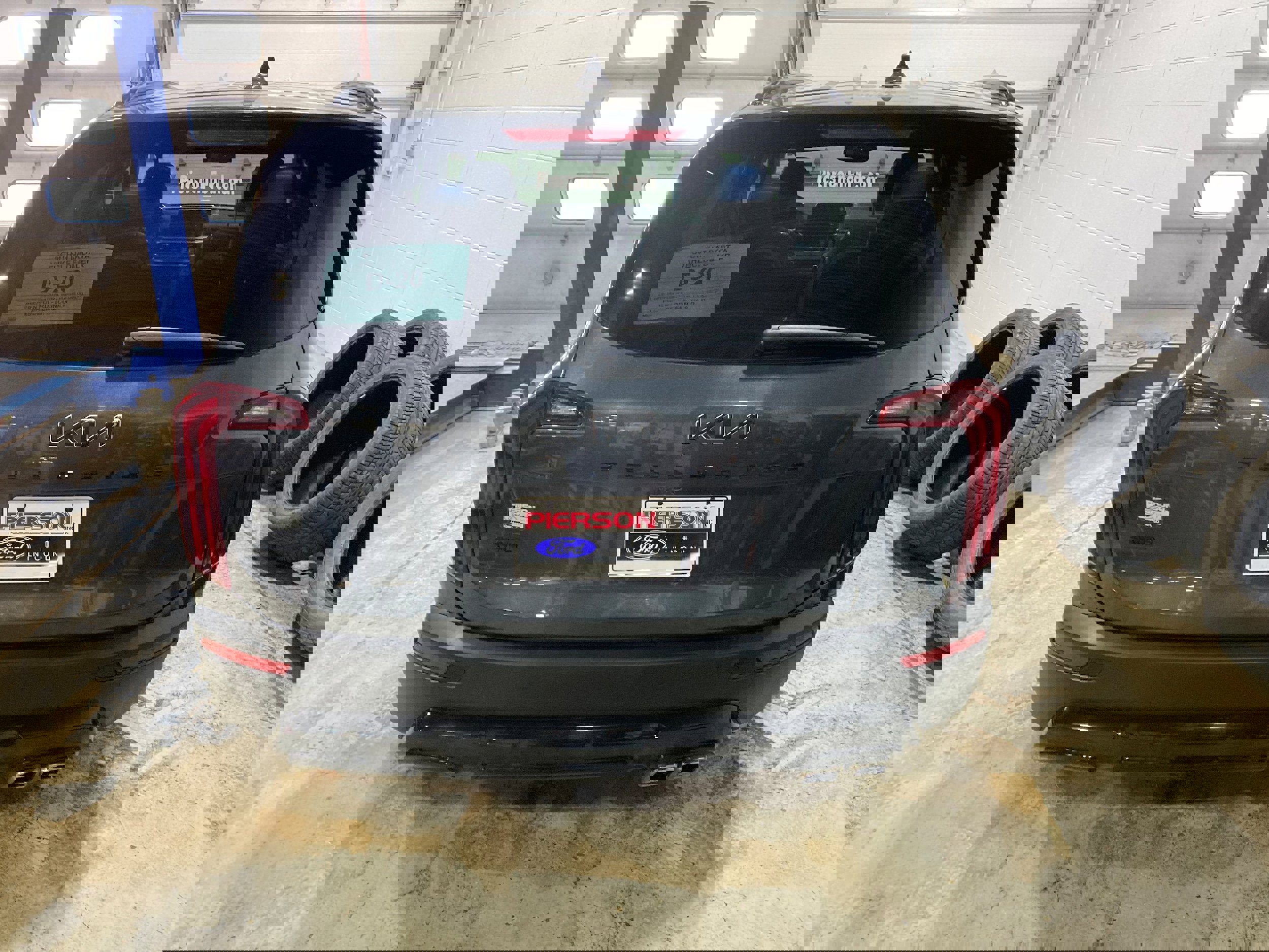 Used 2022 Kia Telluride SX image 17