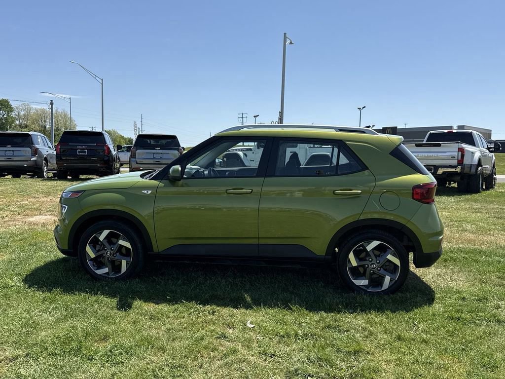 Used 2021 Hyundai Venue SEL FWD image 11