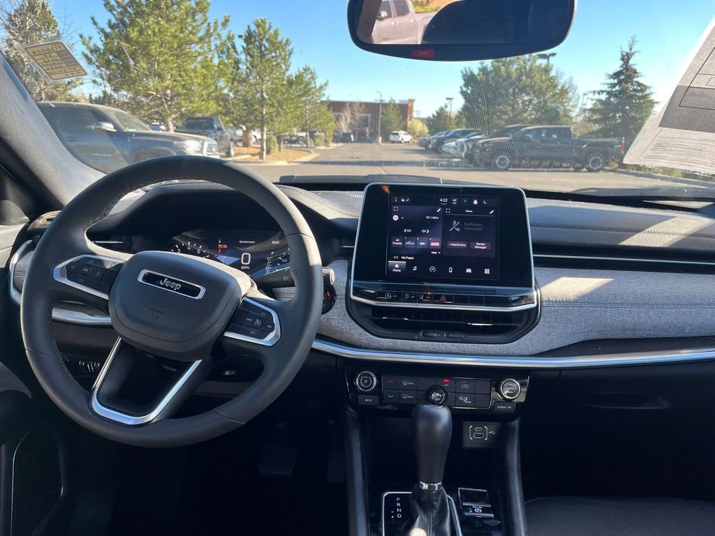 Used 2025 Jeep Compass Latitude image 18