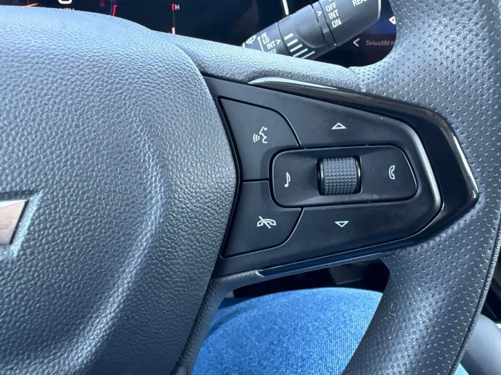 Used 2025 Chevrolet Trax LT FWD image 25