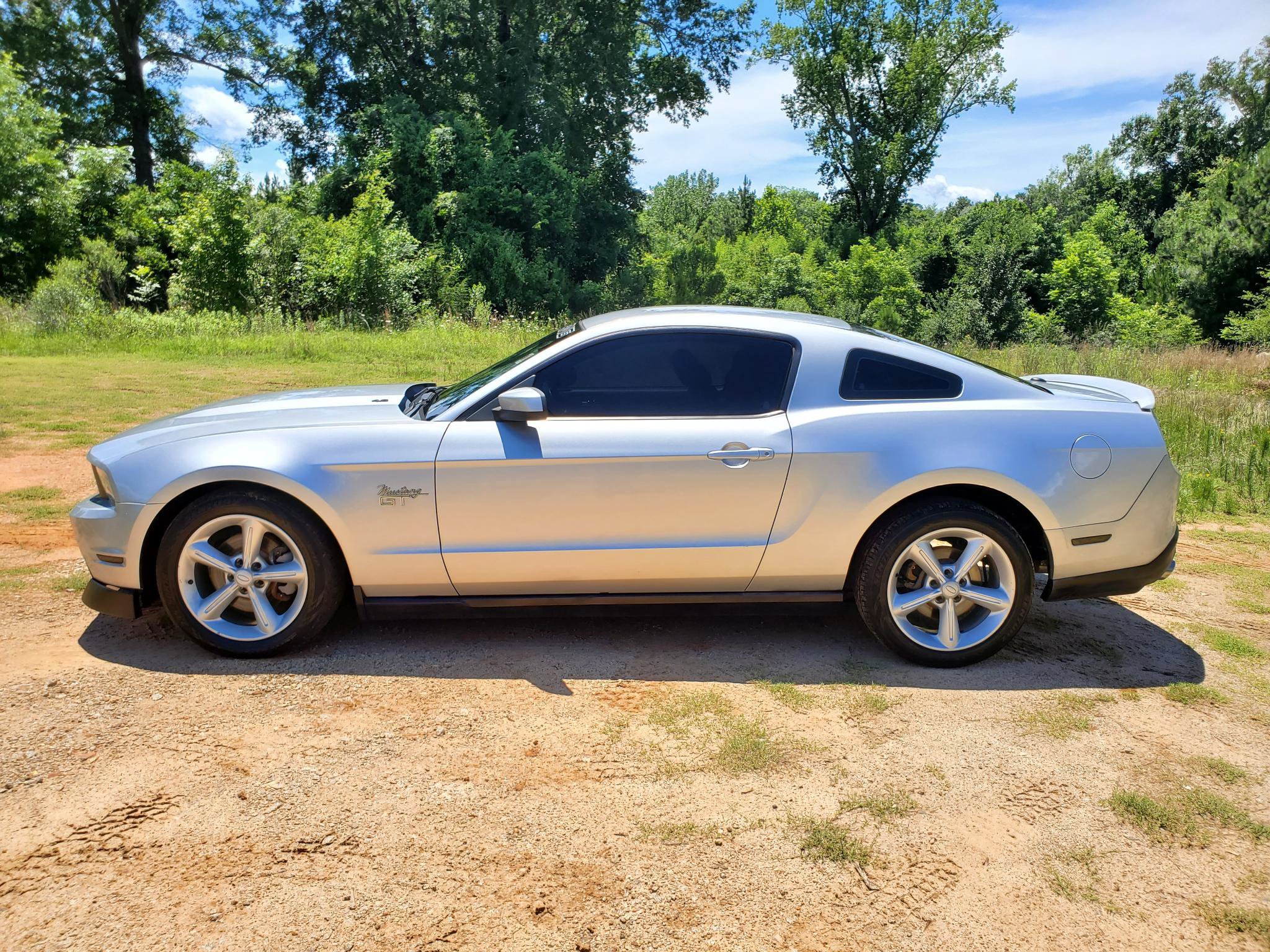 Used 2010 Ford Mustang GT Premium RWD image 4