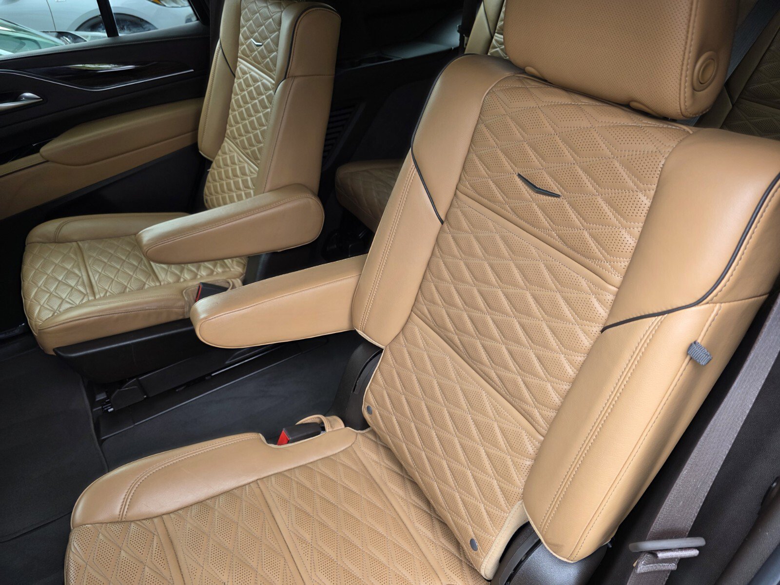 Used 2023 Cadillac Escalade Sport AWD/4WD image 14