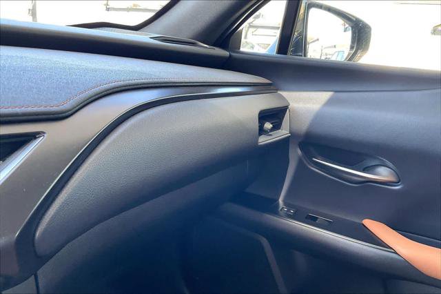 Used 2020 Lexus UX 200 w/ Premium Package FWD image 34