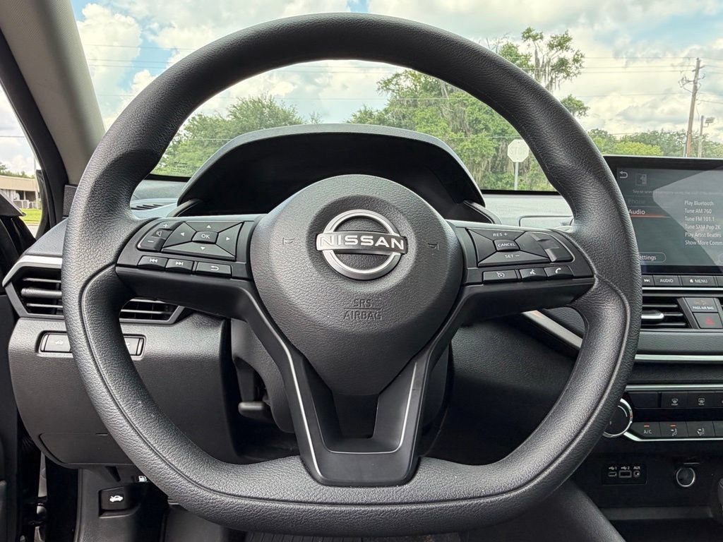 Used 2025 Nissan Altima 2.5 S FWD image 12