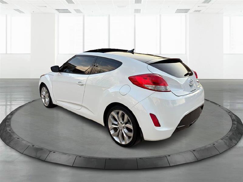 Used 2012 Hyundai Veloster w/ Style Pkg image 4