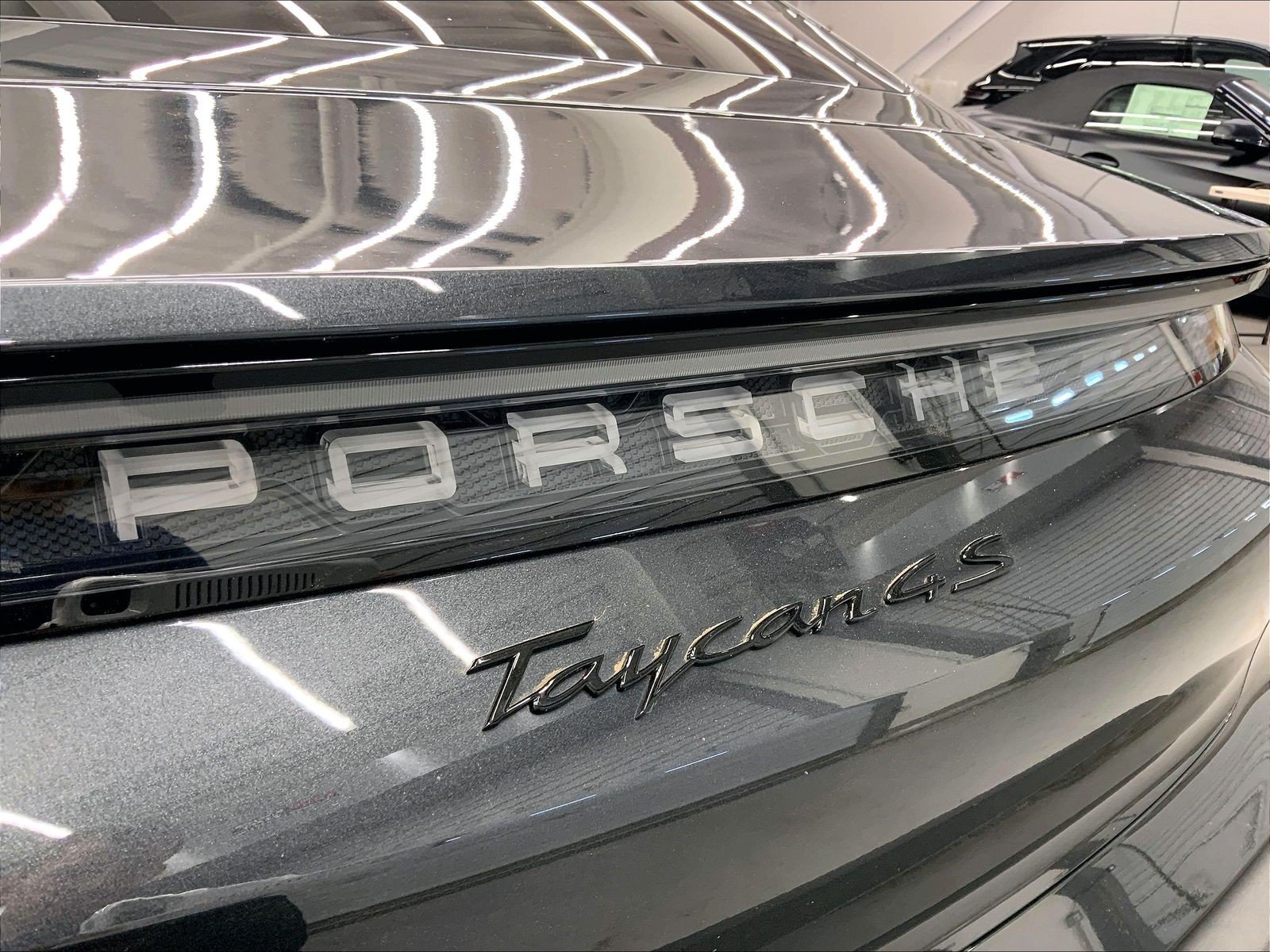 Used 2025 Porsche Taycan 4S AWD/4WD image 31