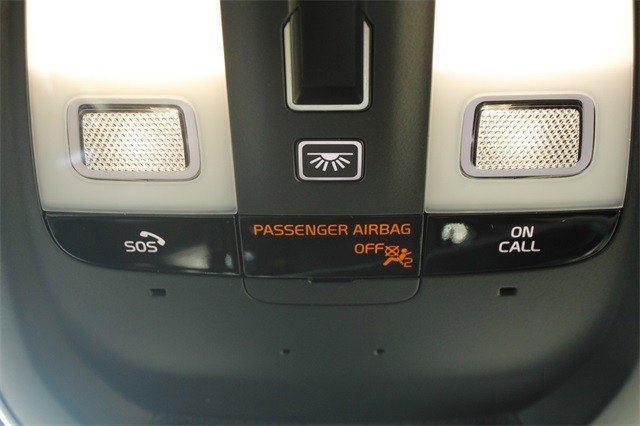 Used 2021 Volvo XC40 P8 Recharge w/ Advanced Package image 28