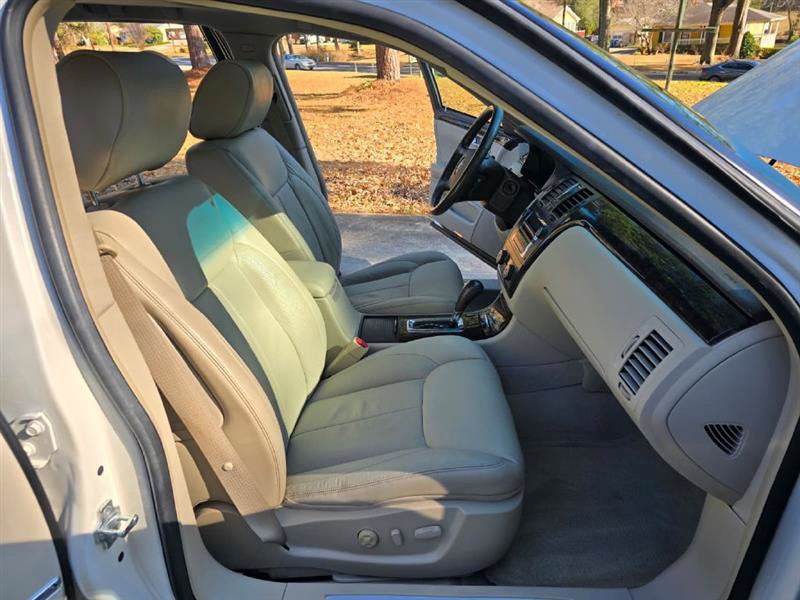 Used 2011 Cadillac DTS Luxury image 22