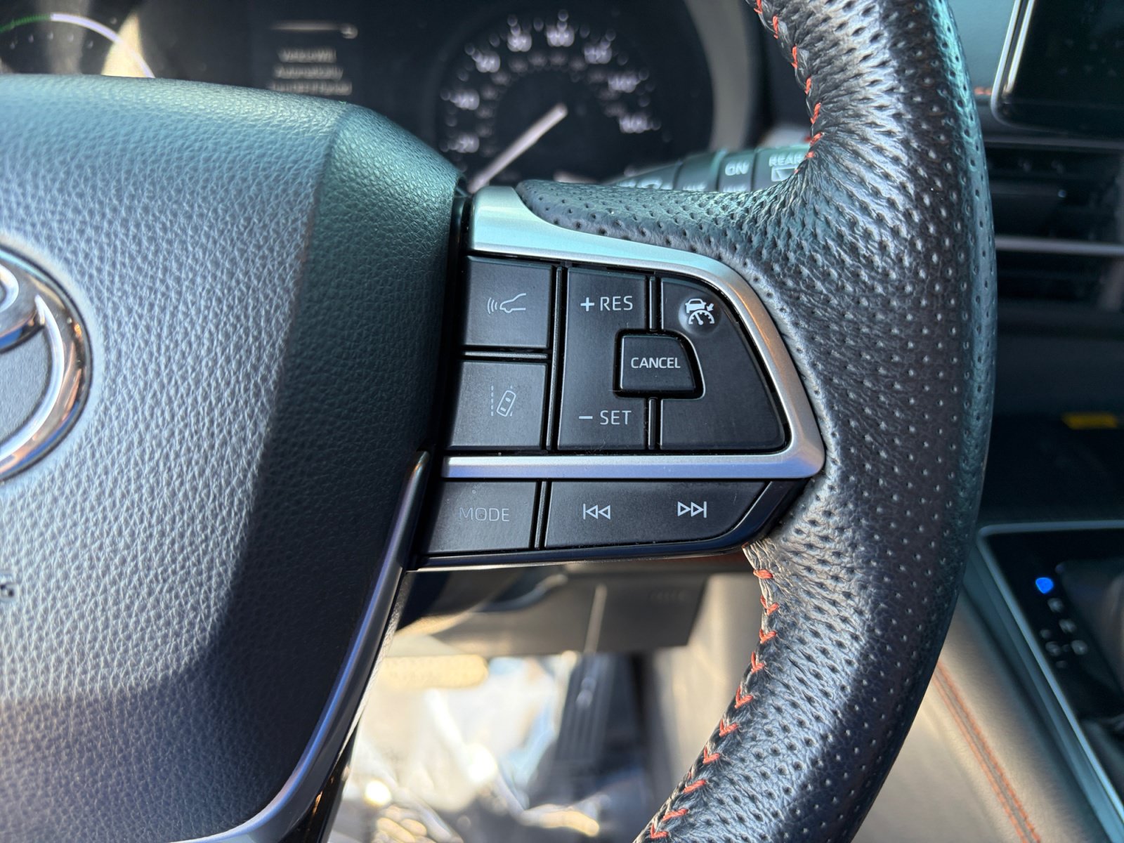 Used 2022 Toyota Sienna XSE w/ XSE Plus Package AWD/4WD image 15