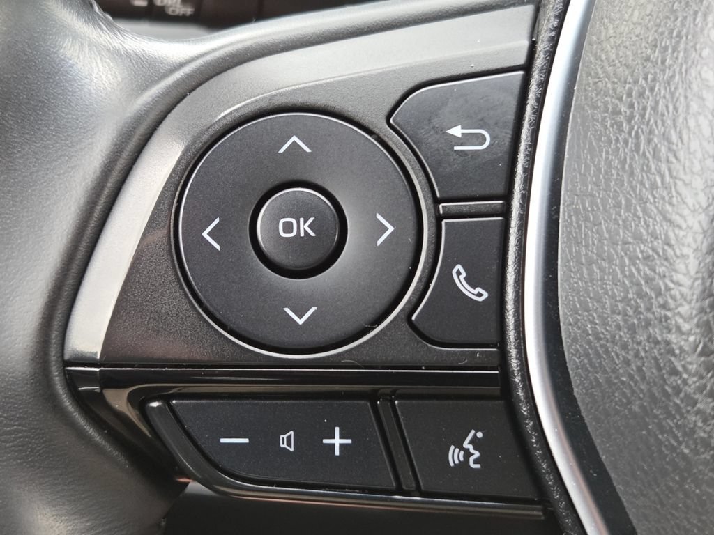 Used 2024 Toyota Venza XLE AWD/4WD image 11