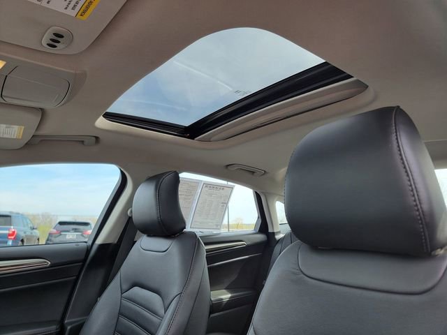 Used 2015 Ford Fusion SE w/ Equipment Group 202A FWD image 4