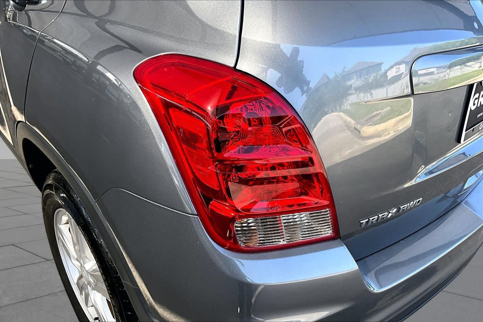 Used 2020 Chevrolet Trax LS w/ Tint and Cruise Package AWD/4WD image 28