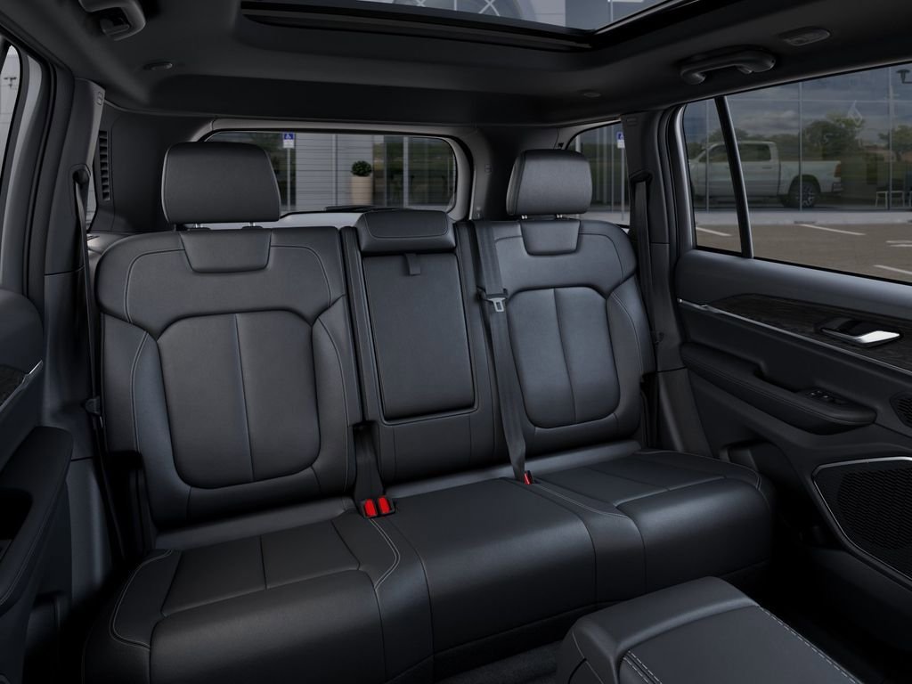 New 2026 Jeep Grand Cherokee Limited w/ Limited Altitude Package AWD/4WD image 16