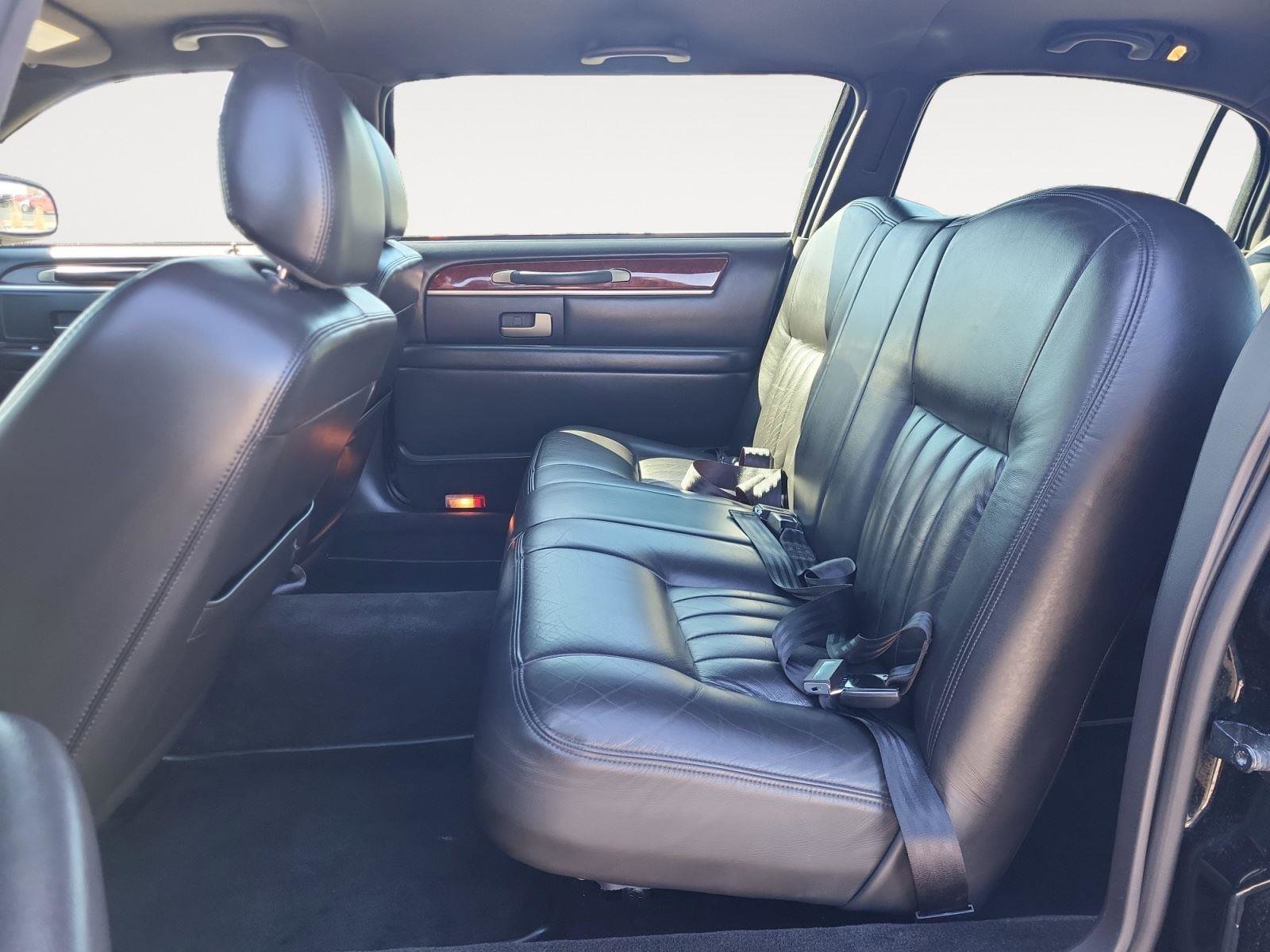 Used 2006 Lincoln Town Car Executive image 18