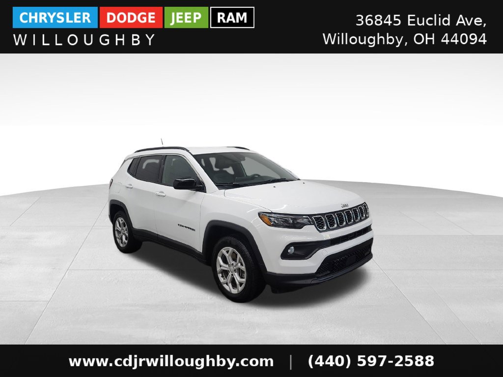 Used 2024 Jeep Compass Latitude AWD/4WD image 3