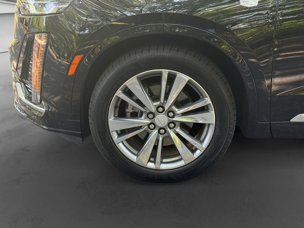 Used 2024 Cadillac XT6 Premium Luxury w/ LPO, Floor Liner Package FWD image 8