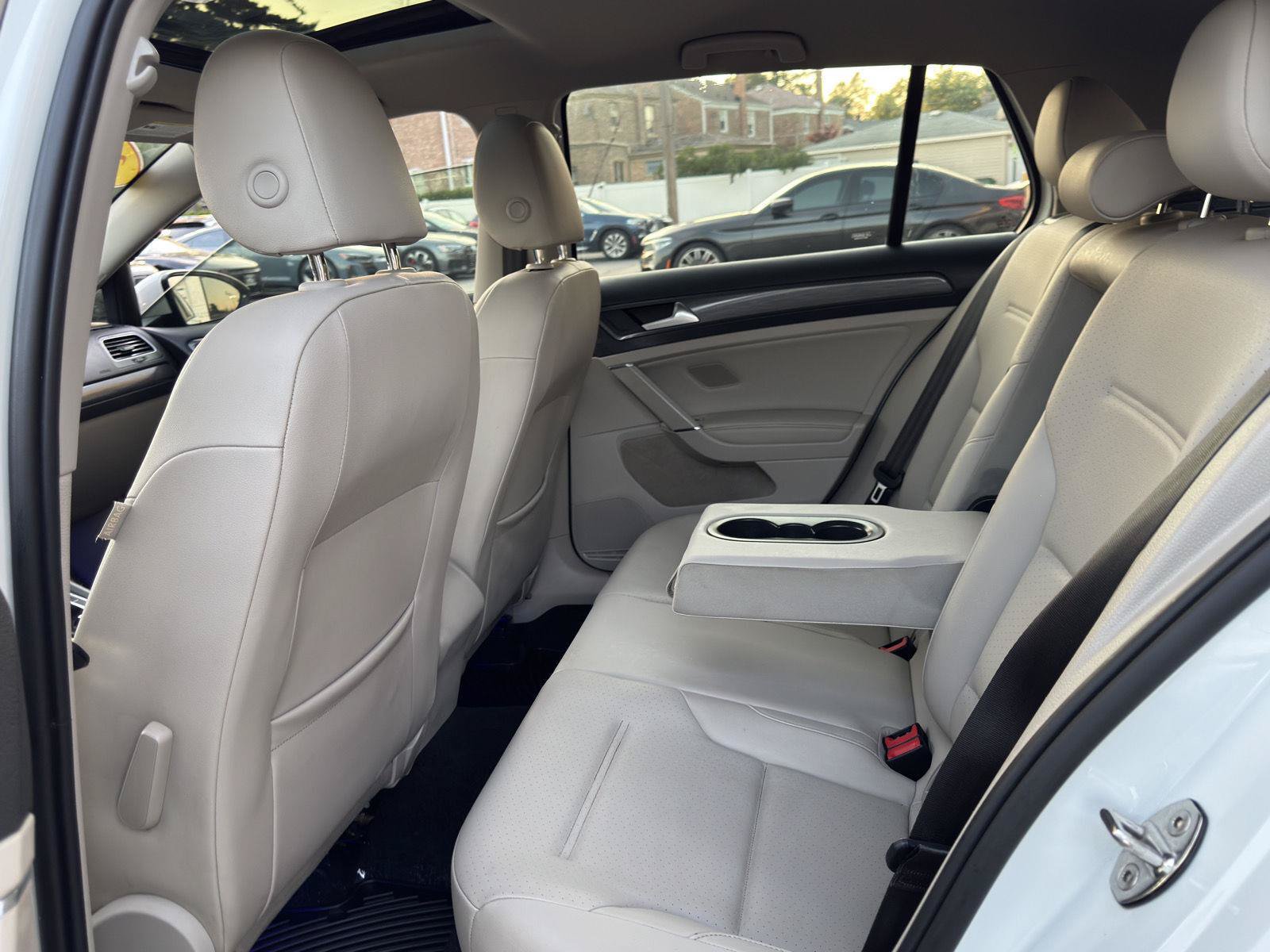 Used 2019 Volkswagen Golf SE FWD image 29