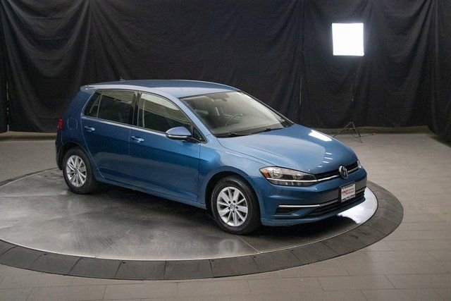 Used 2018 Volkswagen Golf S image 2