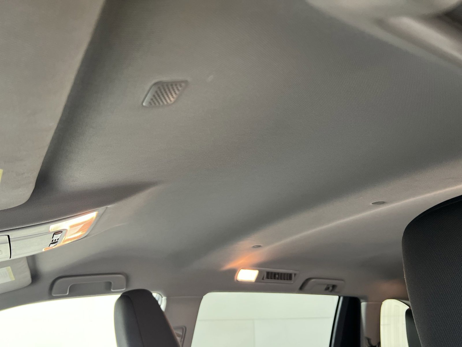 Used 2019 Toyota Highlander LE image 24