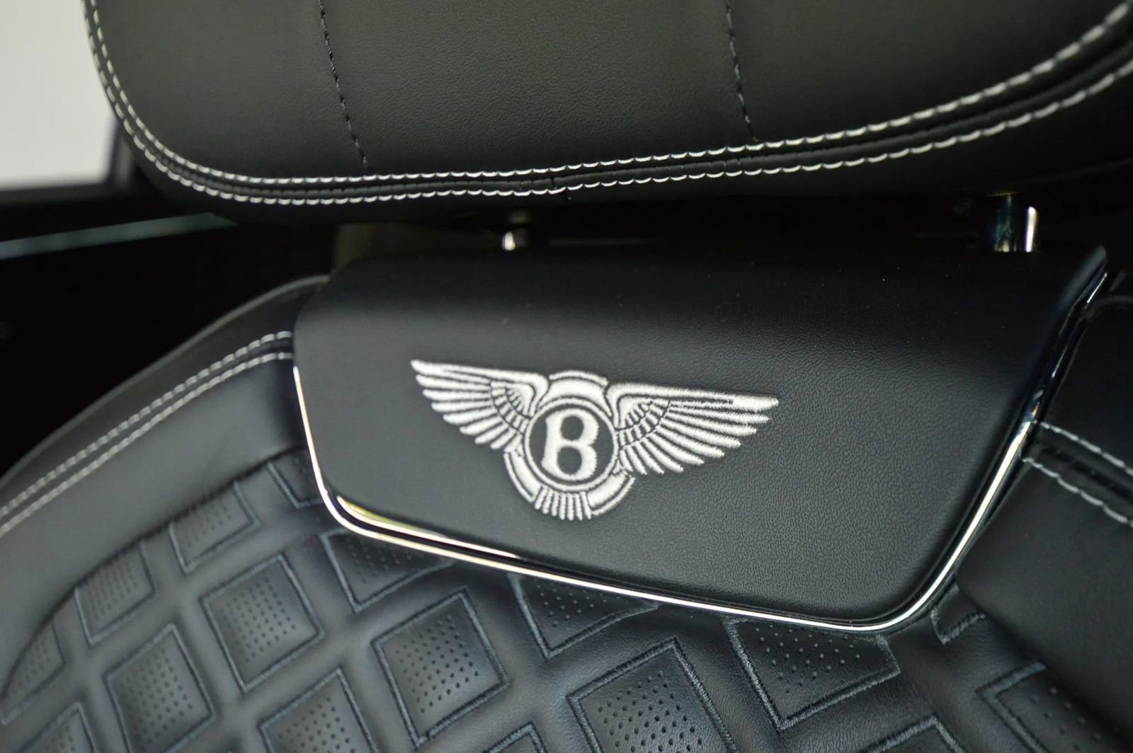 Used 2022 Bentley Flying Spur V8 image 30