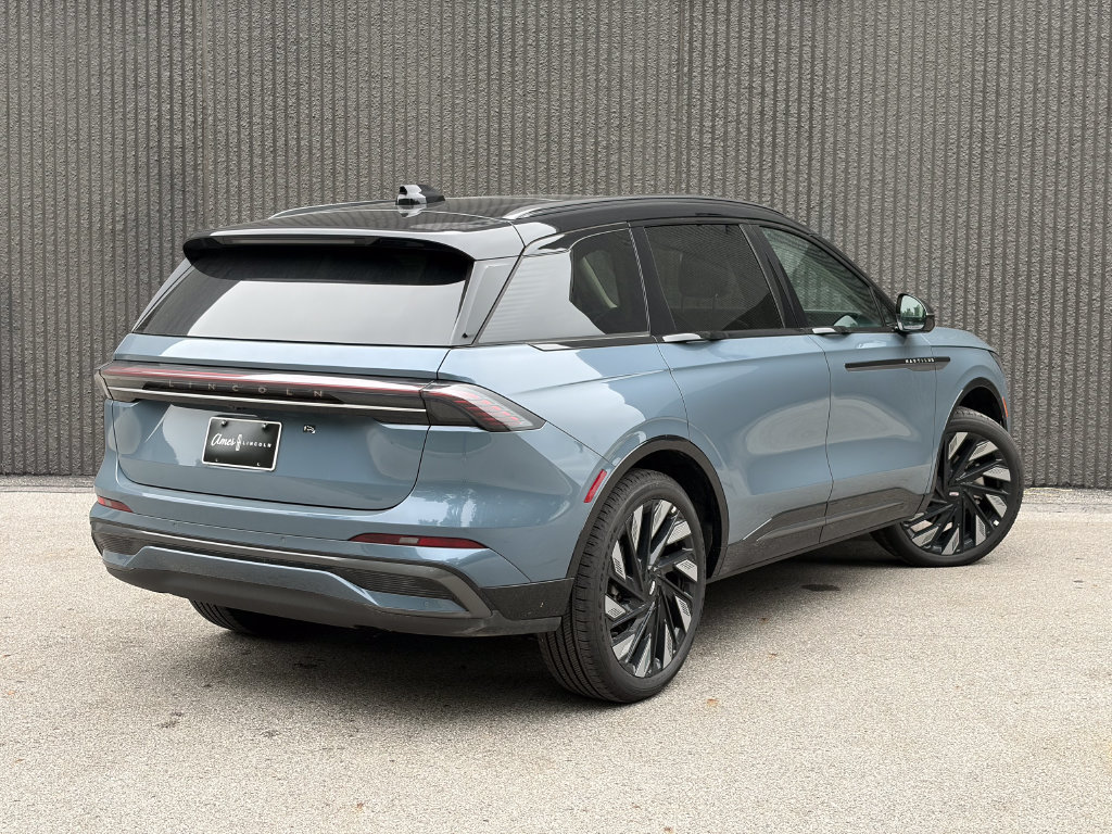 New 2026 Lincoln Nautilus Reserve w/ Jet Appearance Package AWD/4WD image 7