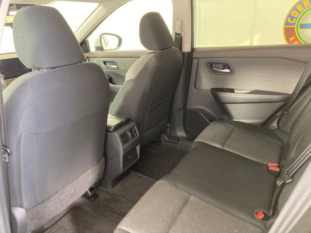 Used 2023 Nissan Rogue SV image 16