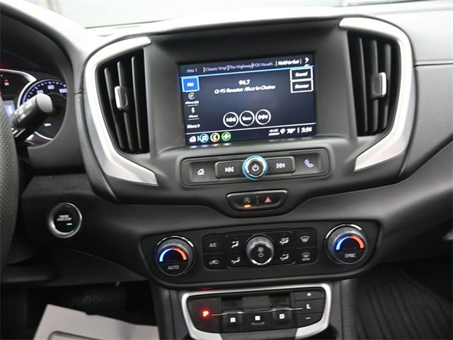 Used 2022 GMC Terrain SLE w/ Driver Convenience Package image 10