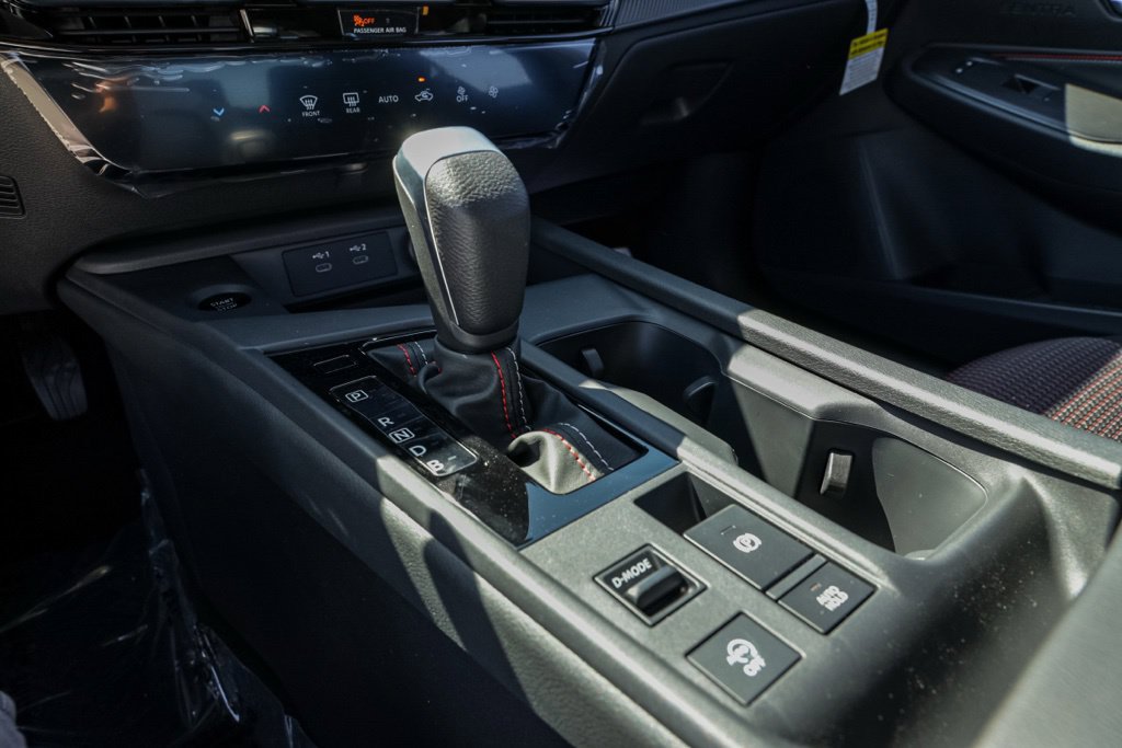 New 2027 Nissan Sentra SR FWD image 31