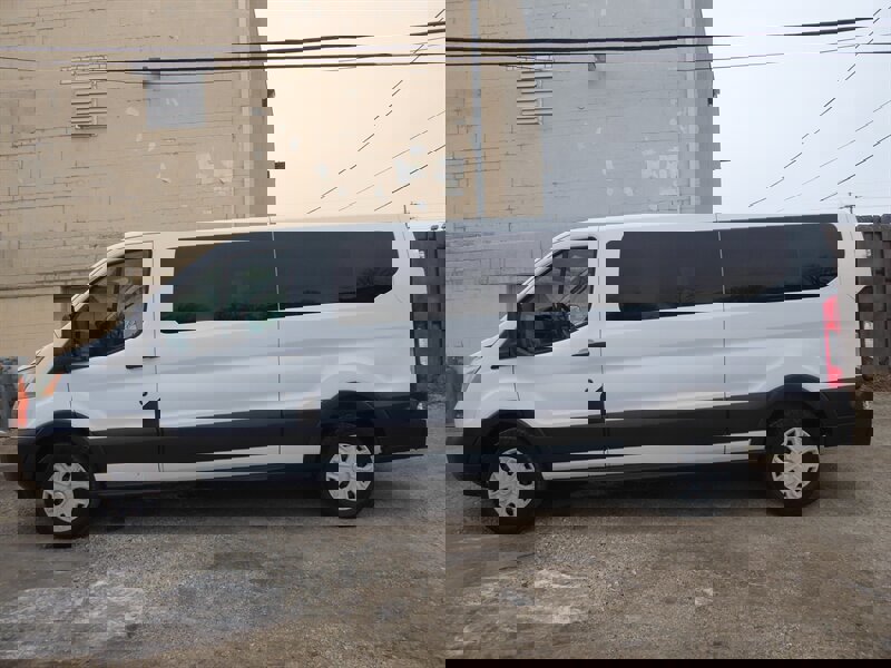 Used 2015 Ford Transit 350 XLT image 4