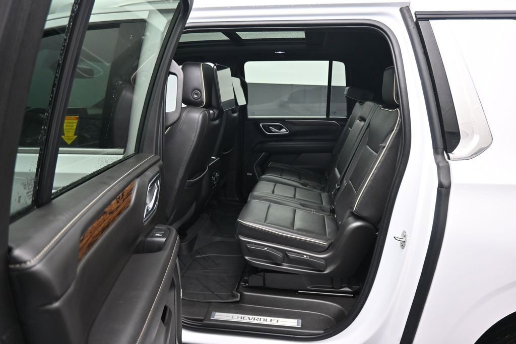 Used 2021 Chevrolet Suburban Premier AWD/4WD image 31