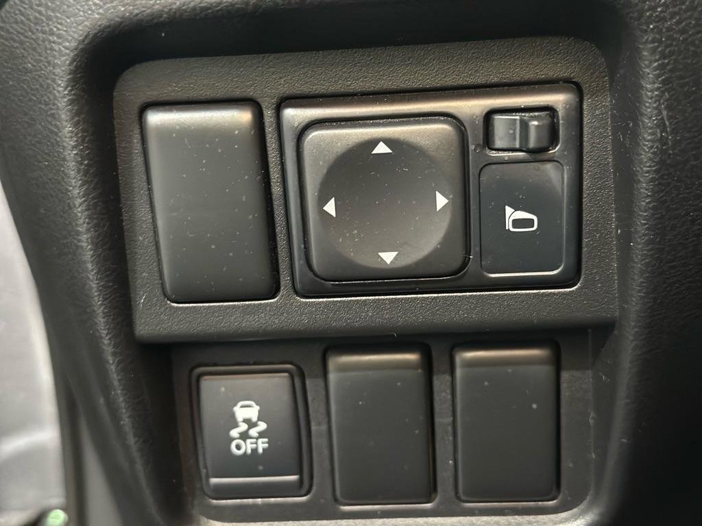 Used 2015 Nissan Juke SV image 29