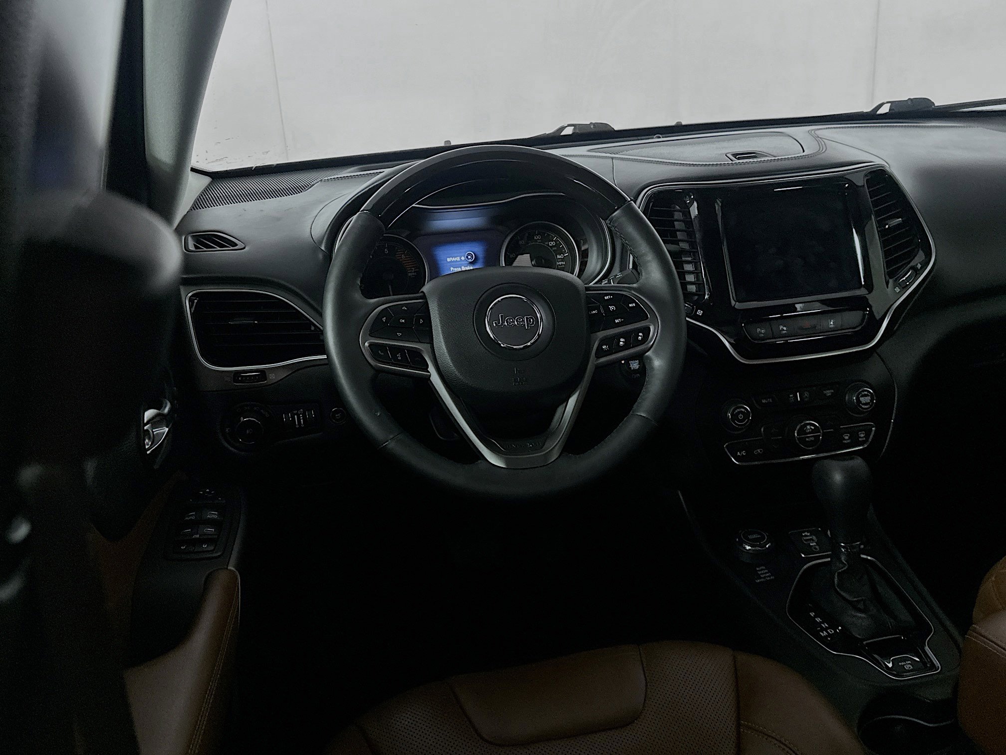 Used 2019 Jeep Cherokee Overland w/ Technology Group AWD/4WD image 17