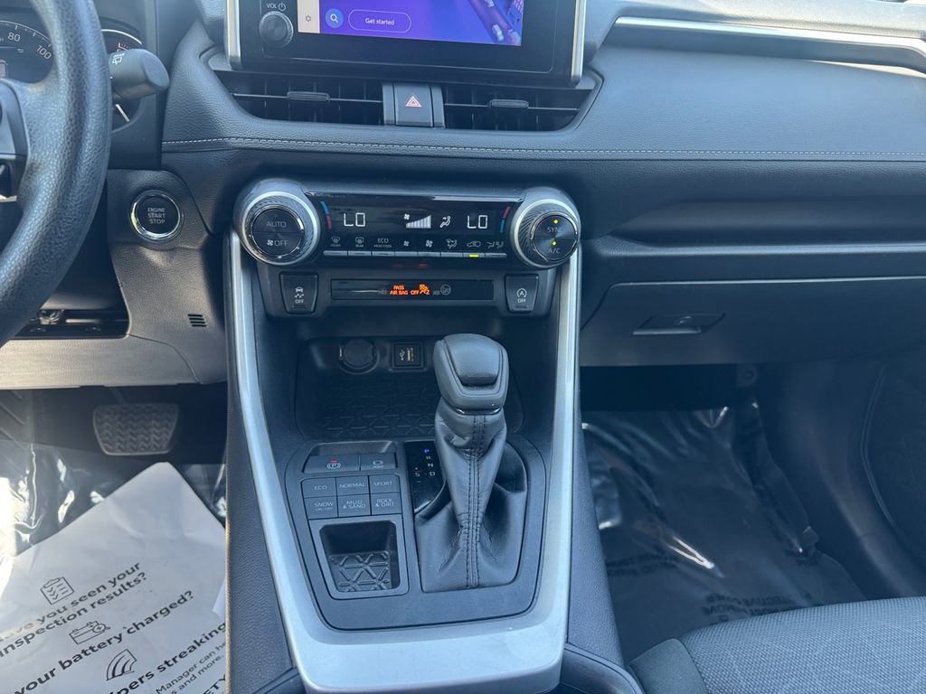 Used 2025 Toyota RAV4 XLE AWD/4WD image 11