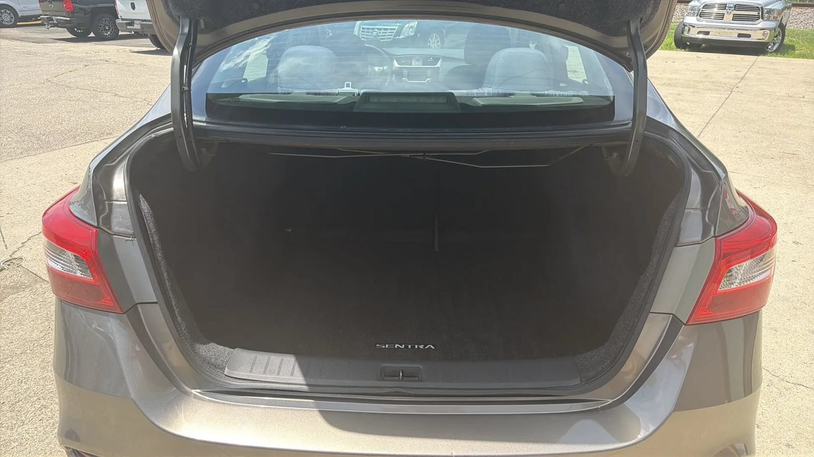 Used 2017 Nissan Sentra SV FWD image 11