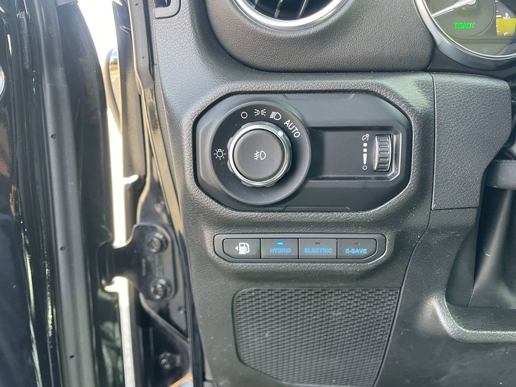 Used 2023 Jeep Wrangler Unlimited Rubicon 4xe w/ Cold Weather Group AWD/4WD image 14