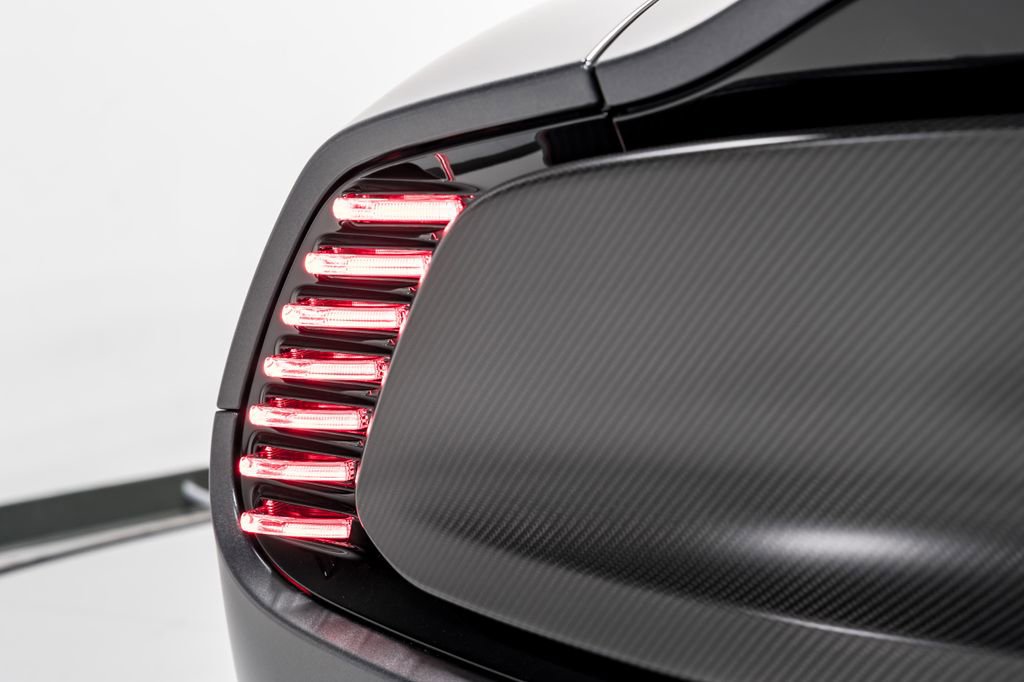 Used 2025 Aston Martin Vanquish image 50