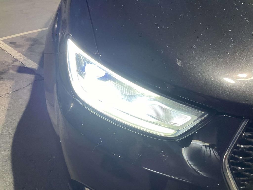 Used 2023 Chrysler Pacifica Touring-L image 16