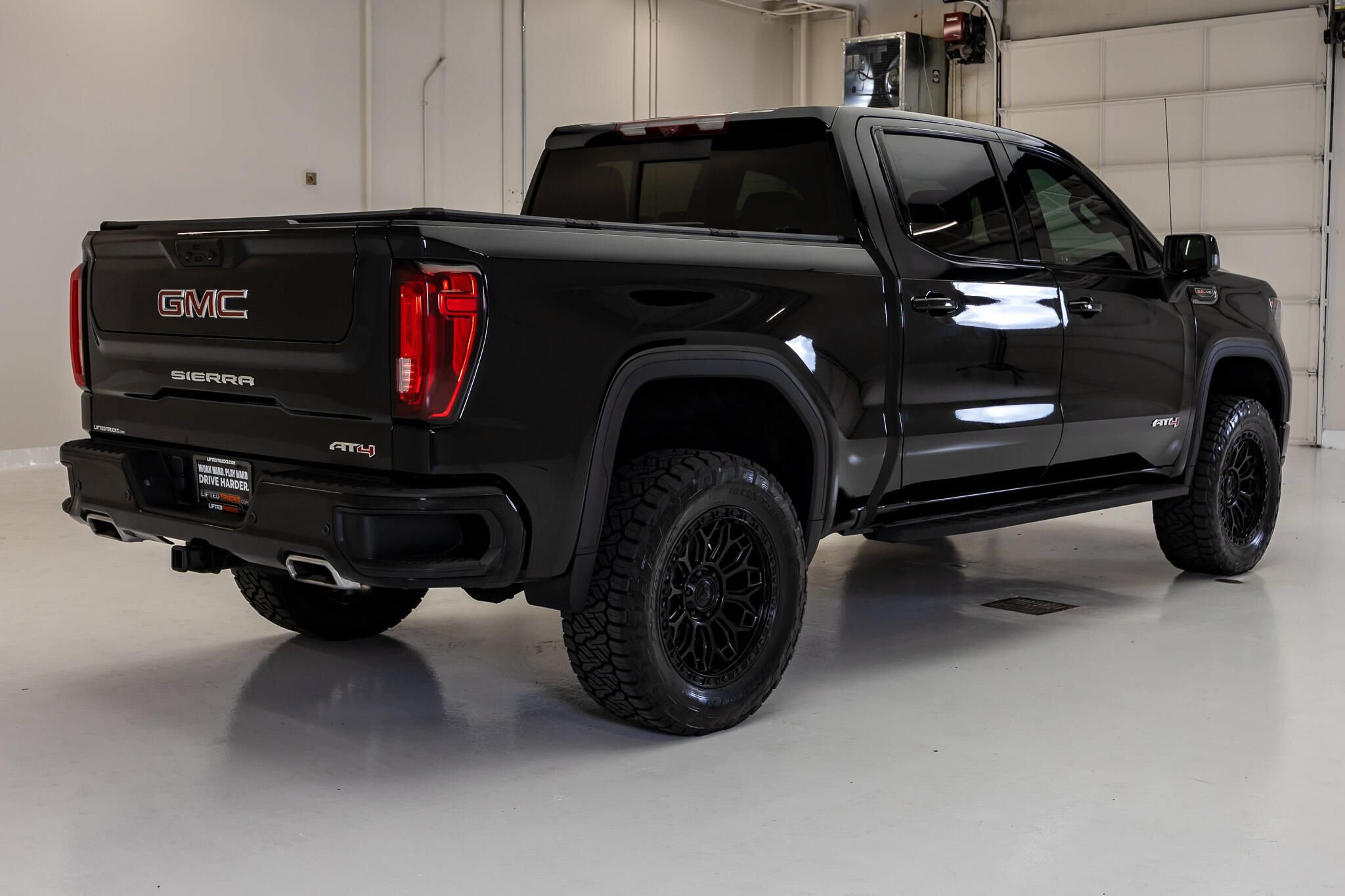 Used 2024 GMC Sierra 1500 AT4 w/ Technology Package AWD/4WD image 10
