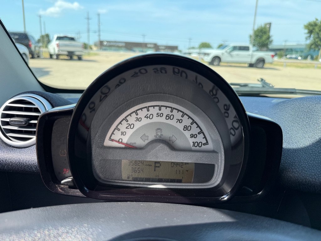 Used 2015 smart fortwo pure RWD image 25