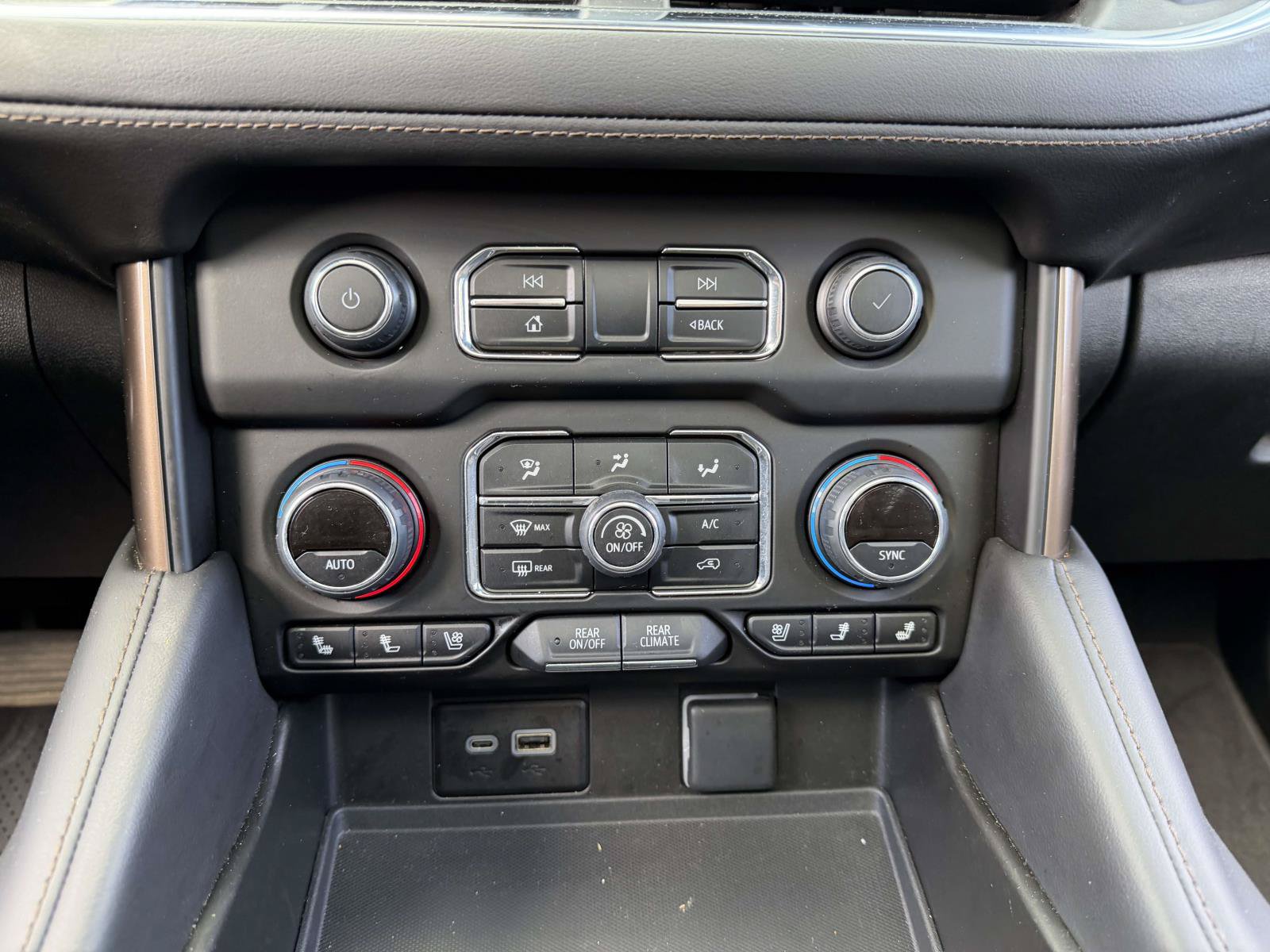 Certified 2024 Chevrolet Suburban High Country AWD/4WD image 22