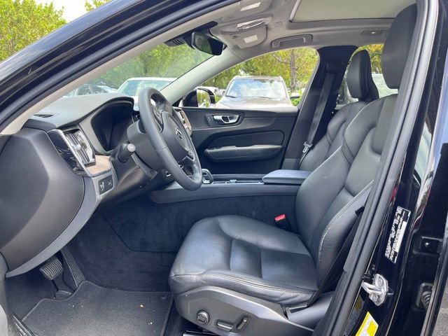 Used 2022 Volvo XC60 B5 Momentum w/ Climate Package FWD image 7