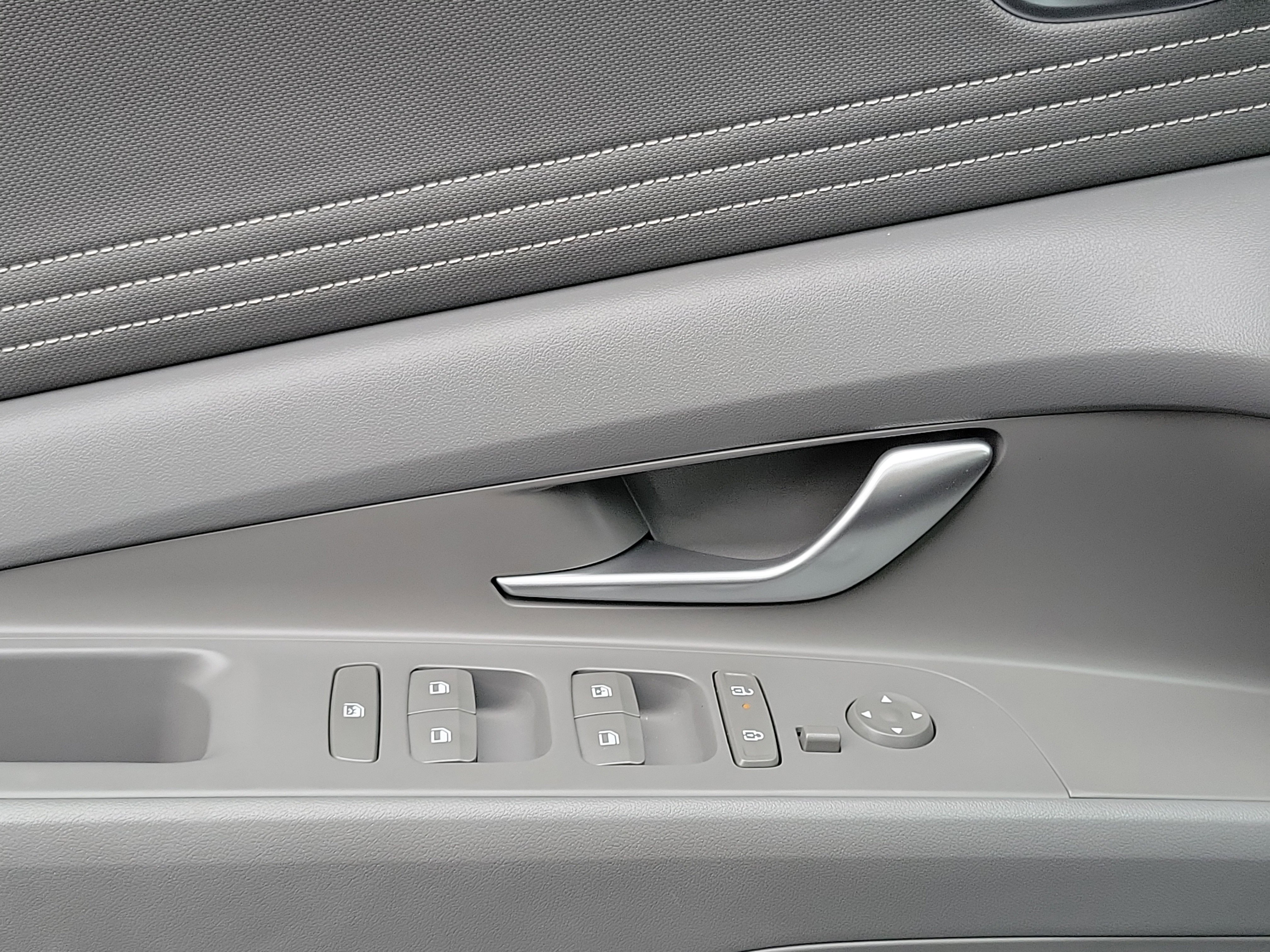 Certified 2025 Hyundai Elantra SEL FWD image 18