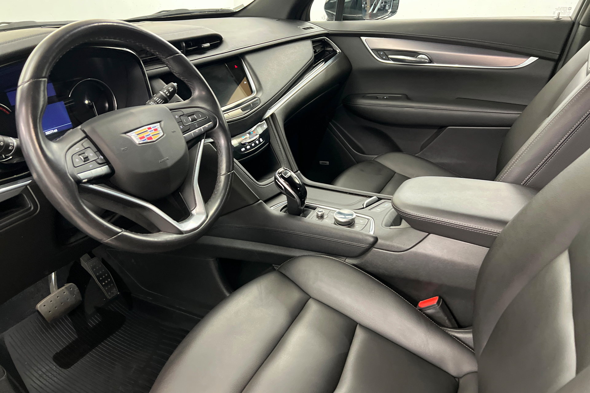 Used 2022 Cadillac XT6 Luxury FWD image 16