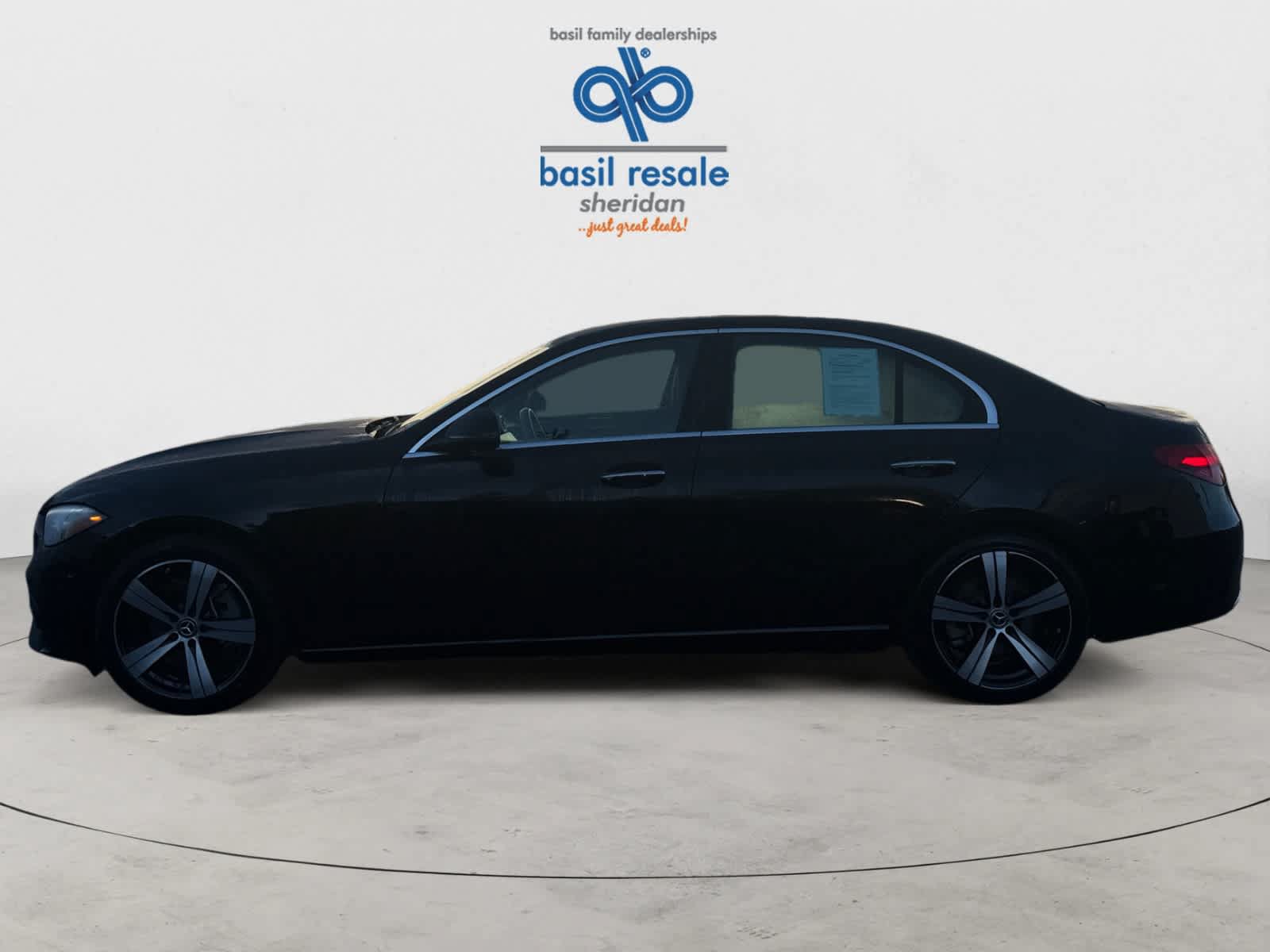 Used 2025 Mercedes-Benz C 300 4MATIC Sedan image 3