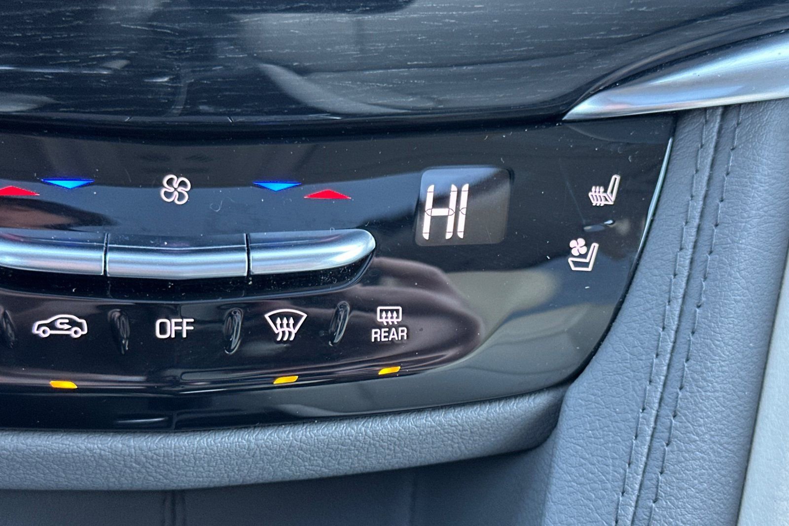 Certified 2025 Cadillac XT6 Premium Luxury image 31