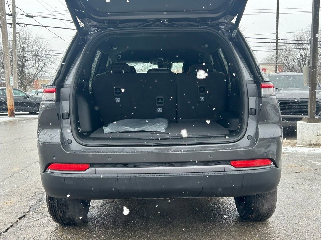 New 2026 Jeep Grand Cherokee Altitude image 8