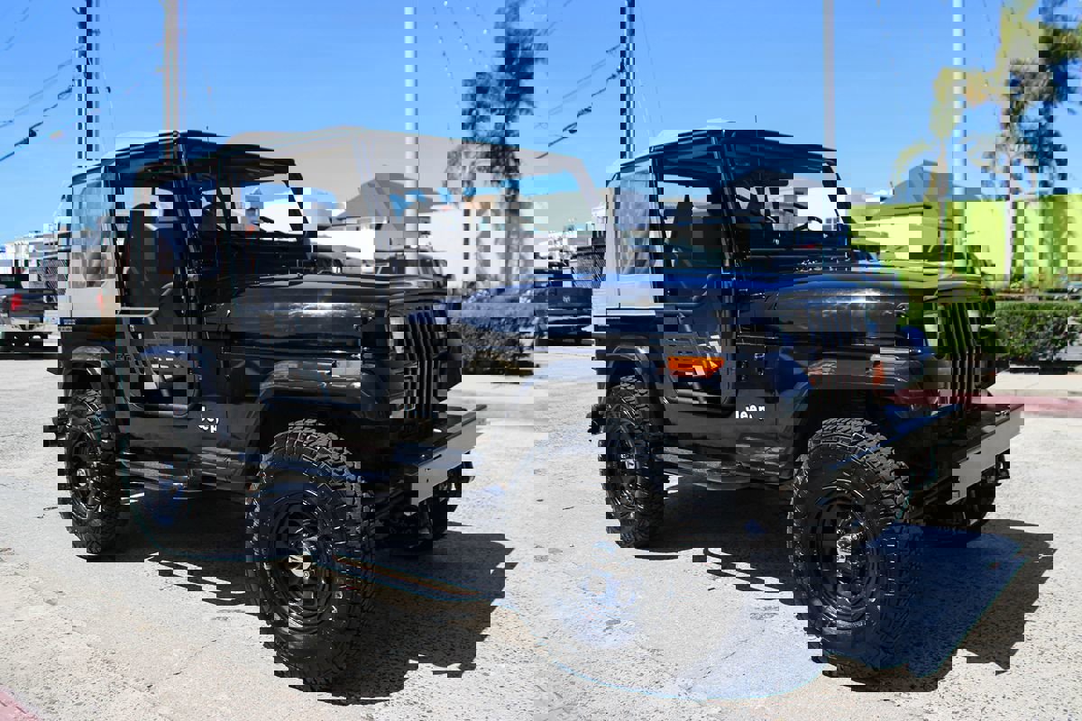 Used 1990 Jeep Wrangler S image 8