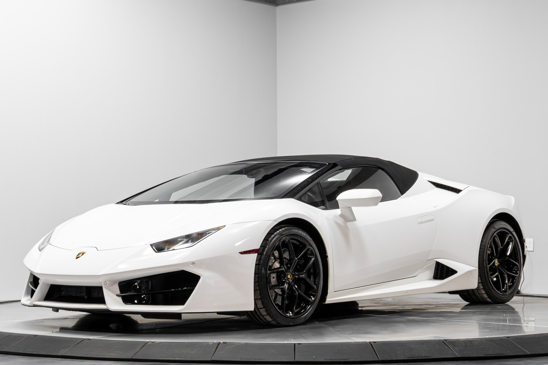 Used 2019 Lamborghini Huracan LP 580-2 image 3